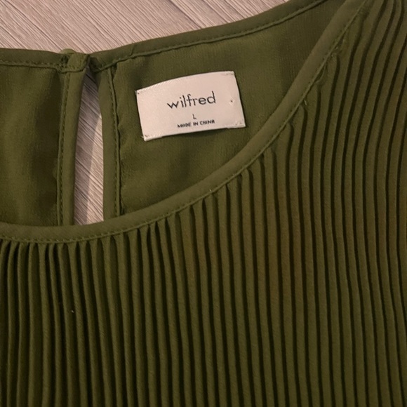 SOLD —-Olive Green Pleated Women's Top - Picture 4 of 6